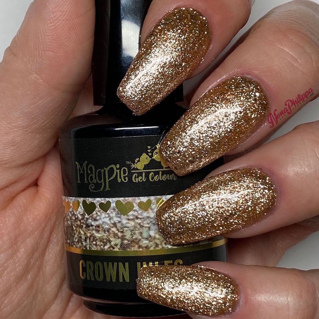 Gold Shimmer Crown Nails That Shine